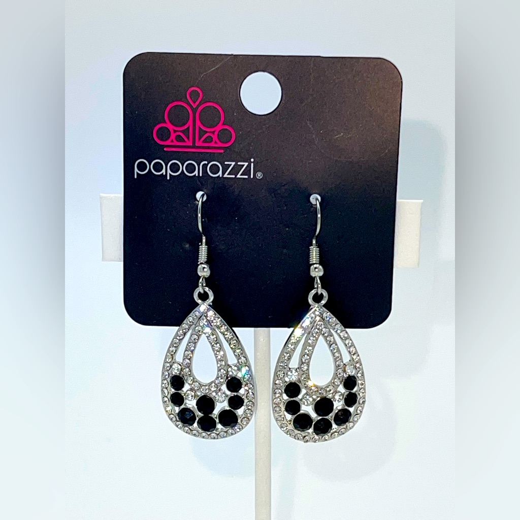 Paparazzi Sparkling Stardom Black Earrings 6$